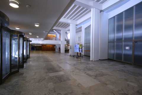 Picture of the lobby of Porthania, near entrance