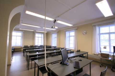 Picture of the front of the room B107