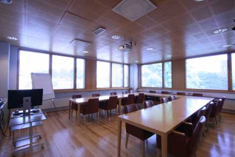 Picture of the front of the meeting room 3109