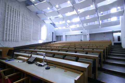 Picture of the front of the Raisio hall 