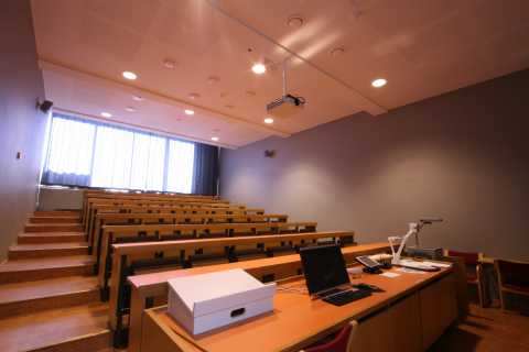 Picture of the front of the hall 104 (B7)