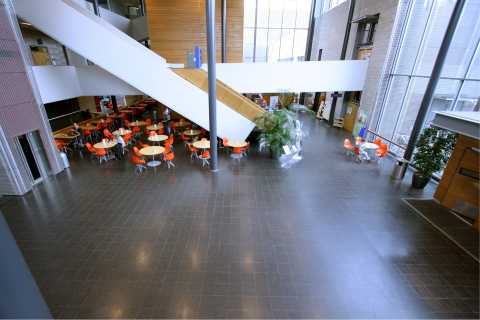 Physicum lobby with Unicafe area