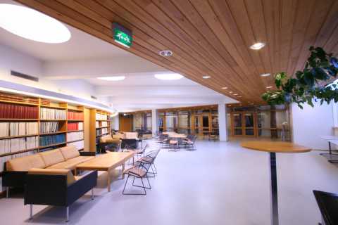Picture of the 2nd floor lobby