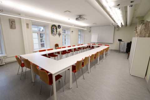 Picture of the back of the room F205