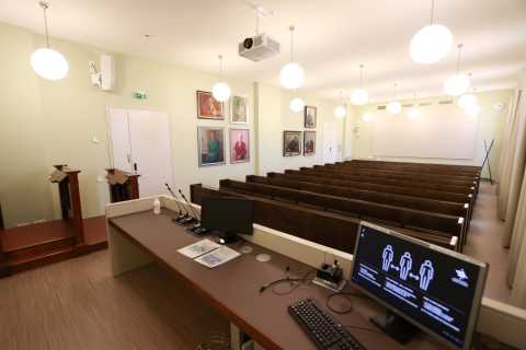 Kuva salin U3032 edestä
