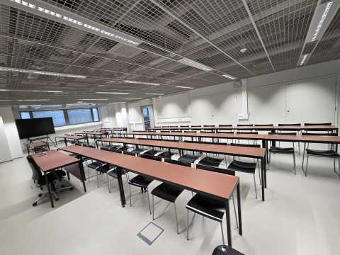 Sali A2084 etuosasta takaosaan päin