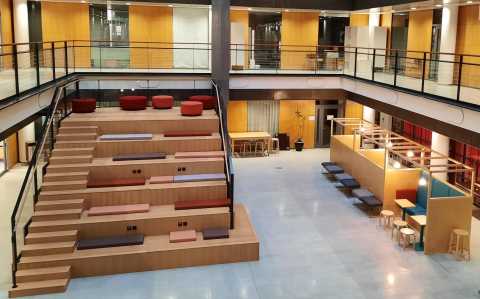 B2-lobby towards the stage