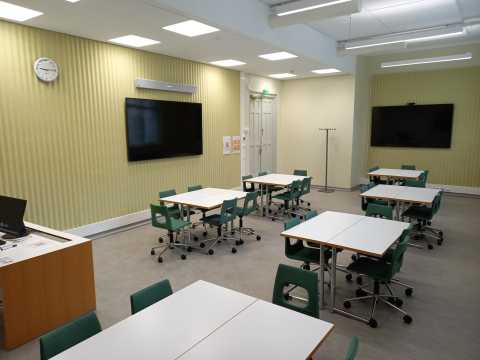 Sali 319 edestä takaosaan päin
