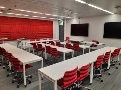 Picture from the back of the meeting room 8-9