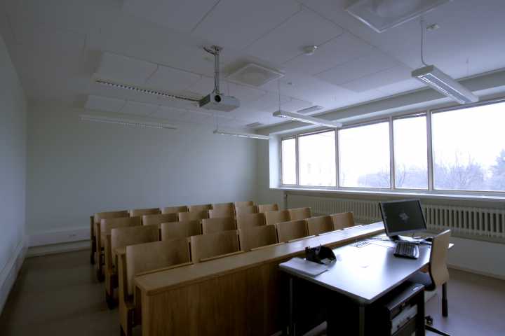 Picture of the front of the room 18