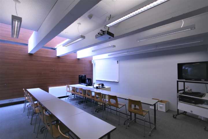 Picture of the back of the room A111