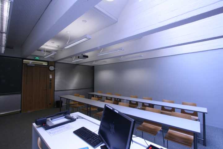 Kuva salin A112 edestä