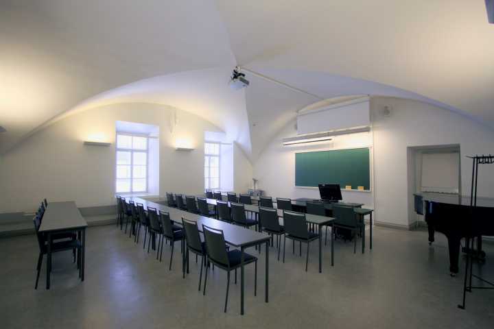 Picture of the back of the room D112
