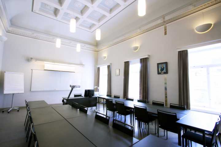 Picture of the back of the room A206
