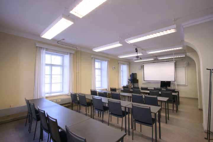 Picture of the back of the room B107