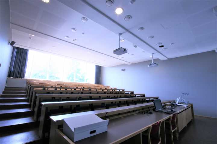 Picture of the front of the hall 106 (B5)