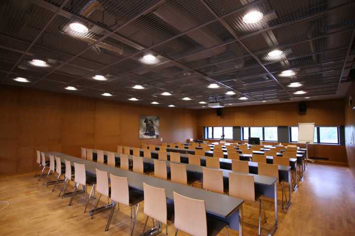Picture of the back of the Paatsama Hall 
