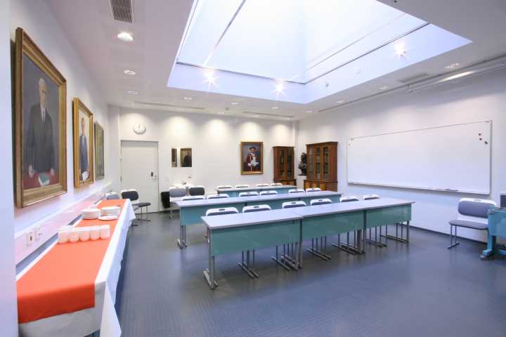 Picture of the back of the room B143