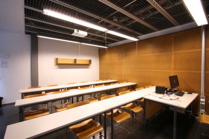 Kuva salin D116 edestä