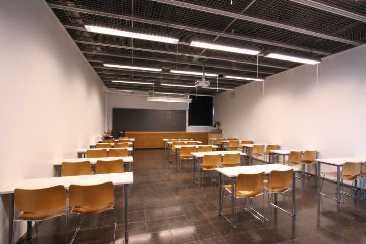 Picture of the back of the room E205