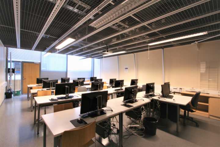 Picture of the front of the computer room D210