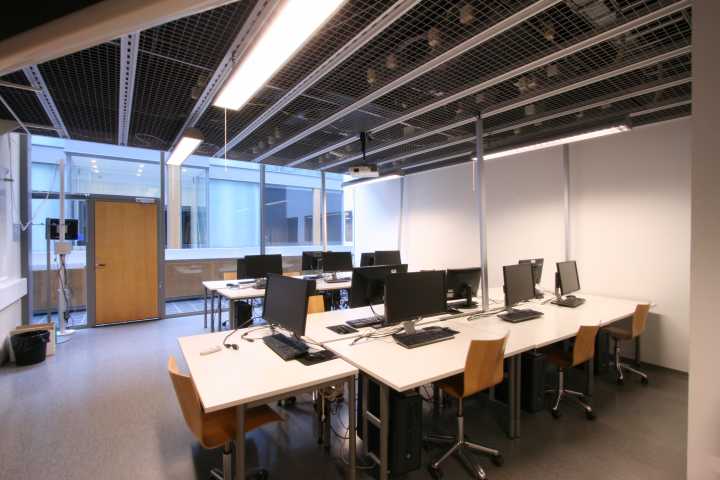 Picture of the front of the computer room D211