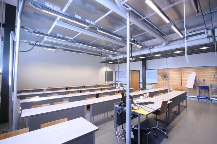 Kuva salin D122 takaa