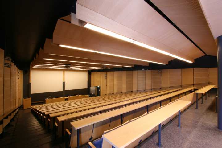 Kuva salin A111 takaa