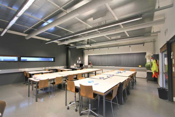 Kuva salin C323 takaa