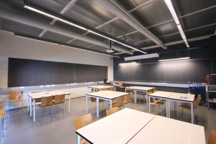 Picture of the back of the room B322