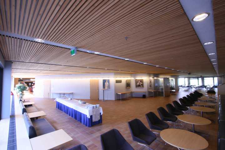 Picture of the 1st floor lobby