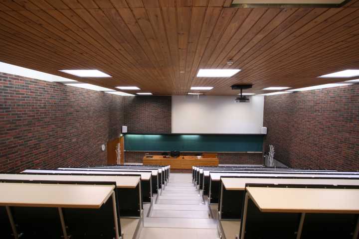 Kuva auditorio 116 takaa