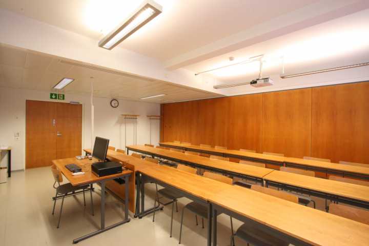 Picture of the front of the seminar room 2