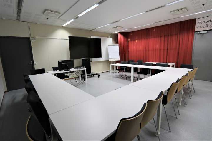 Picture of the front of the meeting room 2