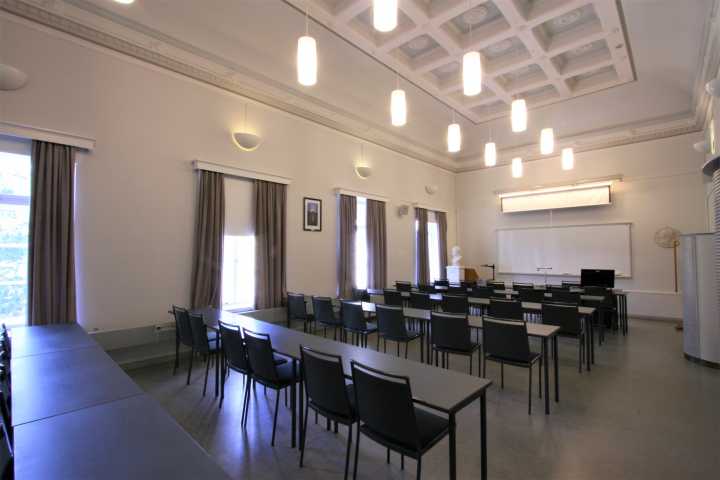 Picture of the back of the room A205