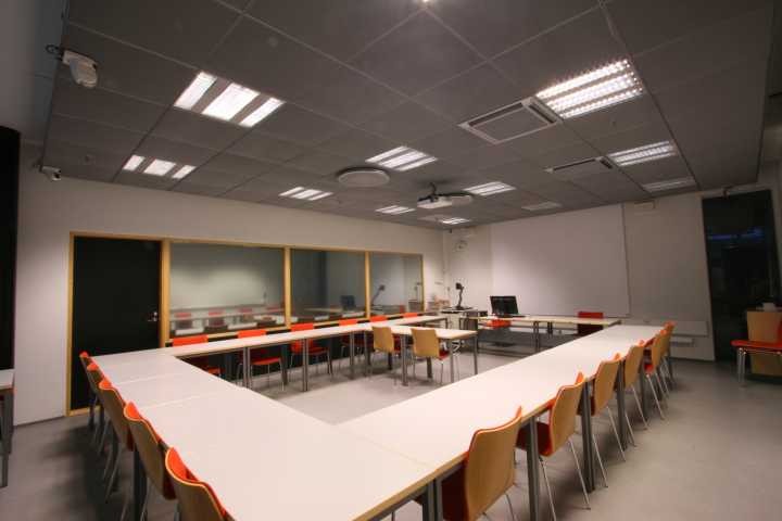 Kuva salin K112 takaa
