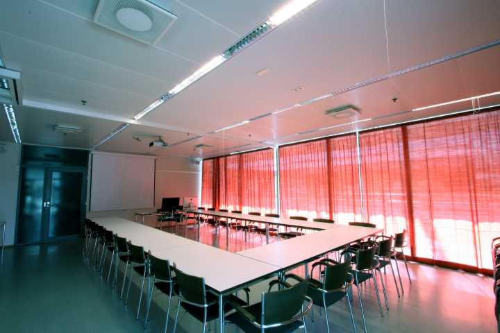 Picture of the back of the meeting room 7