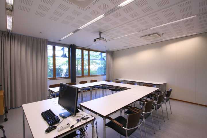 Picture of the back of the meeting room 4