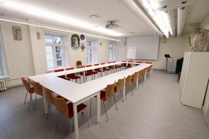Kuva salin F205 takaa