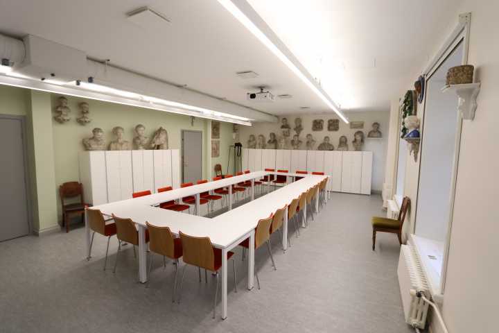 Kuva salin F205 edestä