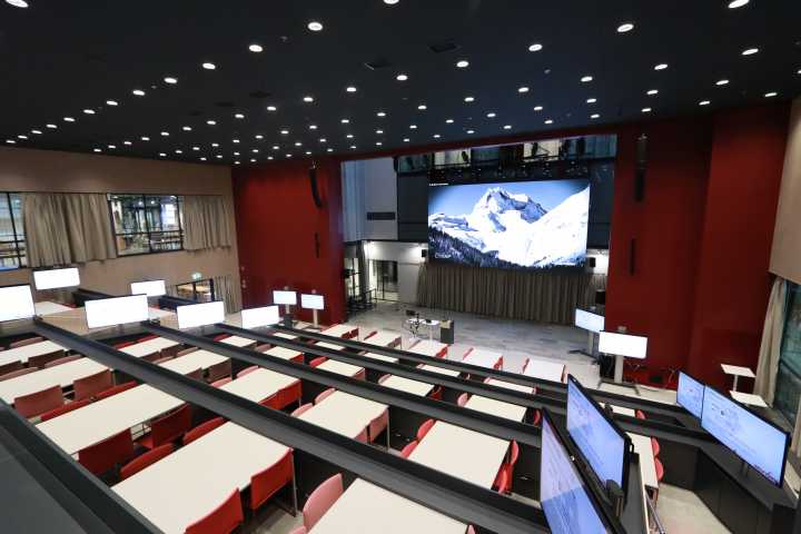 Picture of the back of the hall 1054