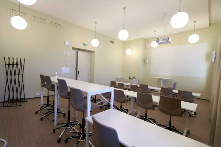 Picture of the front of the room U4070