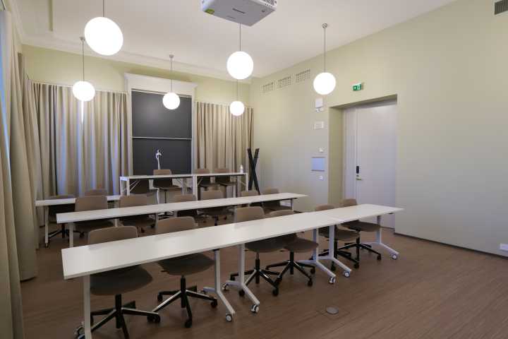 Picture of the back of the room U4070