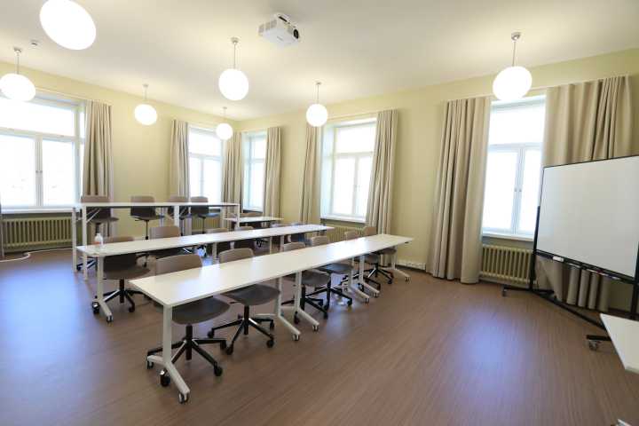 Kuva salin U4071 edestä