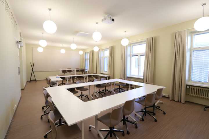 Kuva salin U4062 edestä
