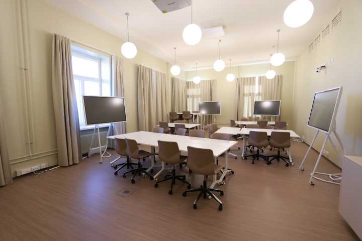 Picture of the front of the room U4078