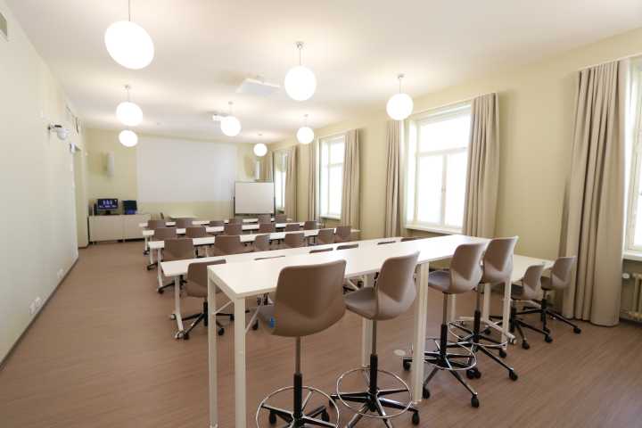 Picture of the front of the room U4080