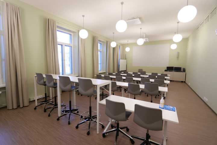 Picture of the front of the room U3029
