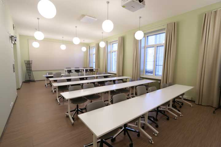 Picture of the back of the room U3029