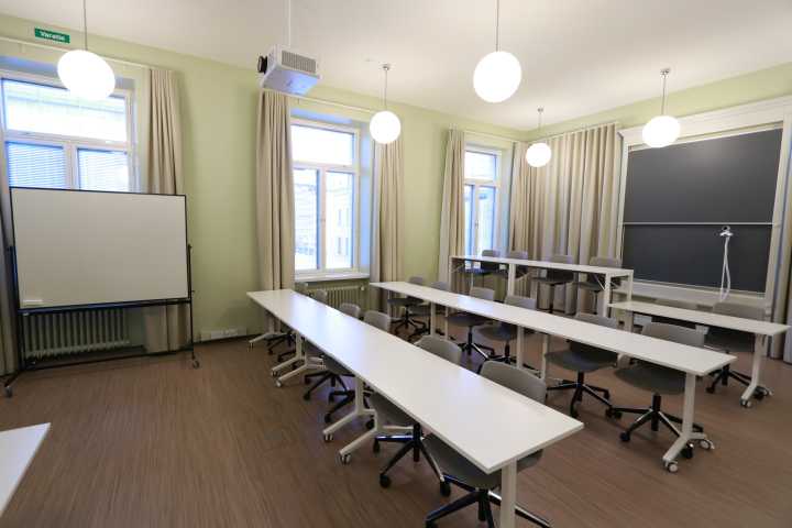 Kuva salin U3030 edestä